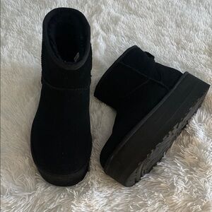 UGG Black Winter Platform Boots for Women’s Black Size 8